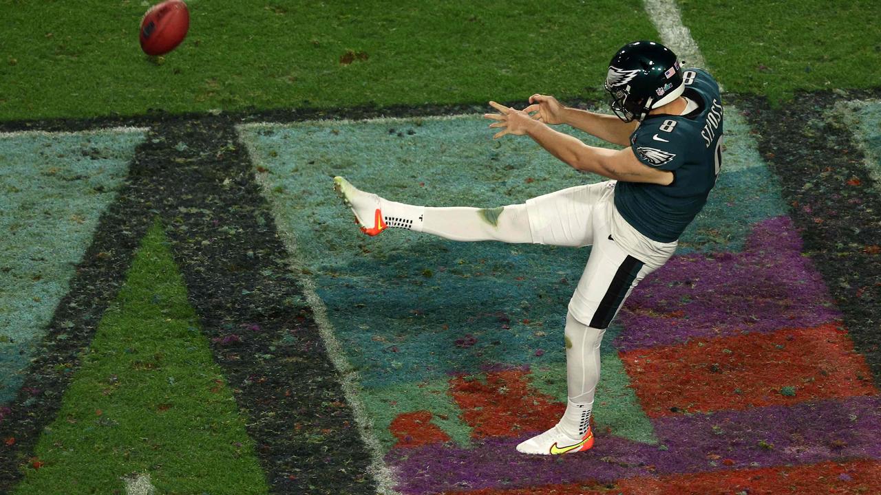 AFL; Former NFL punter Arryn Siposs to work with Hawthorn