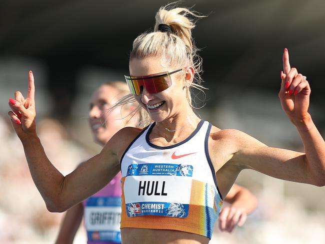 PERTH, AUSTRALIA - APRIL 13: Jessica Hull of New South Wales celebrates winning the Women's 5000m Final during the 2025 Australian Open and Under 20 Athletics Championships at WA Athletics Stadium on April 13, 2025 in Perth, Australia. (Photo by Cameron Spencer/Getty Images)