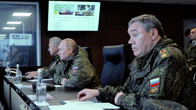 Vladimir Putin (C), accompanied by Defence Minister Sergei Shoigu (L) and Valery Gerasimov, the chief of the Russian General Staff, oversees the 'Vostok-2022' military exercises in Russia’s Far East. Picture: AFP.