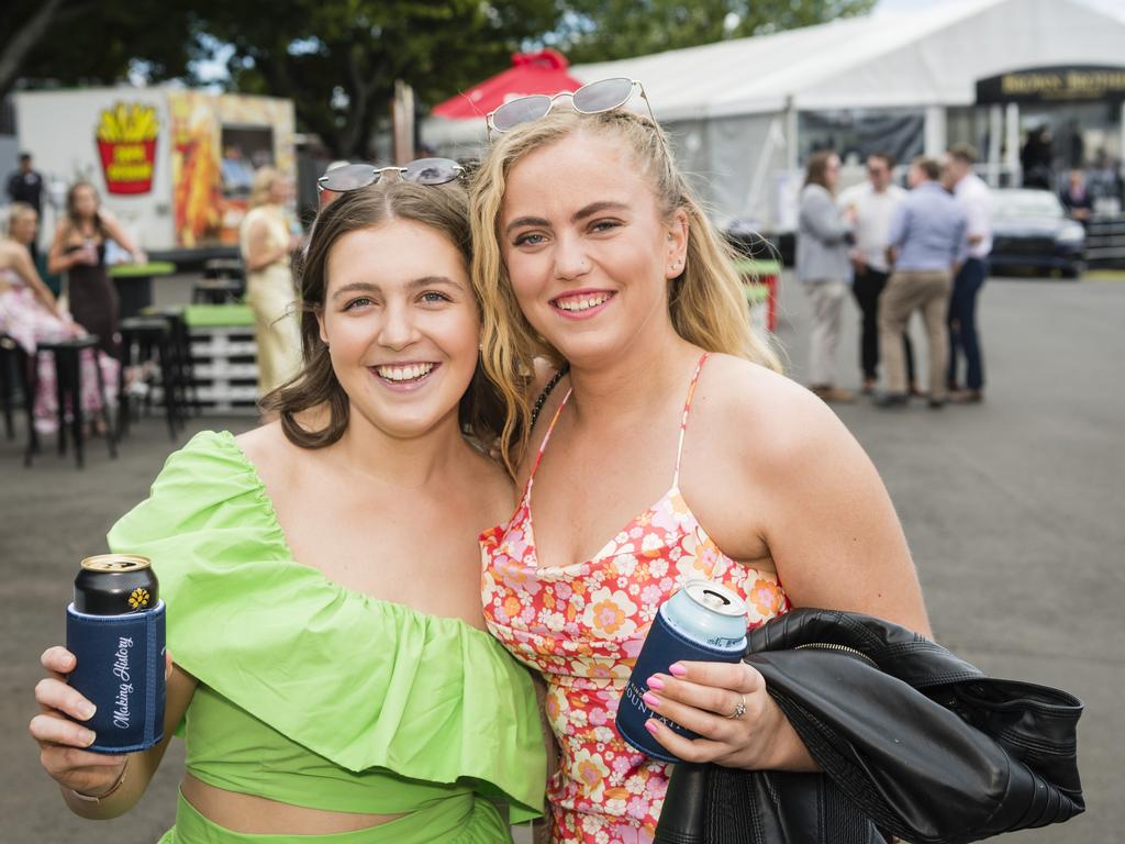 Olivia Bennett (left) and Gabby Gould at 2023 Audi Centre Toowoomba Weetwood race day. Picture: Kevin Farmer