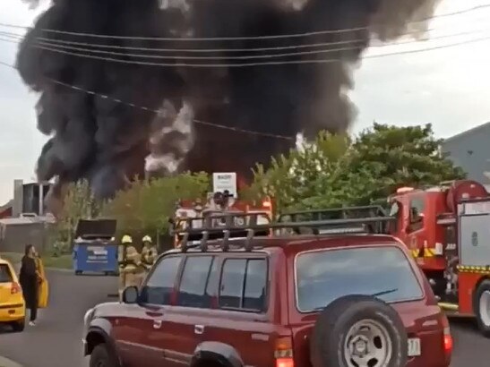 Stills from a video posted by  Oracle @merchantali on twitter of a Campbellfield fire