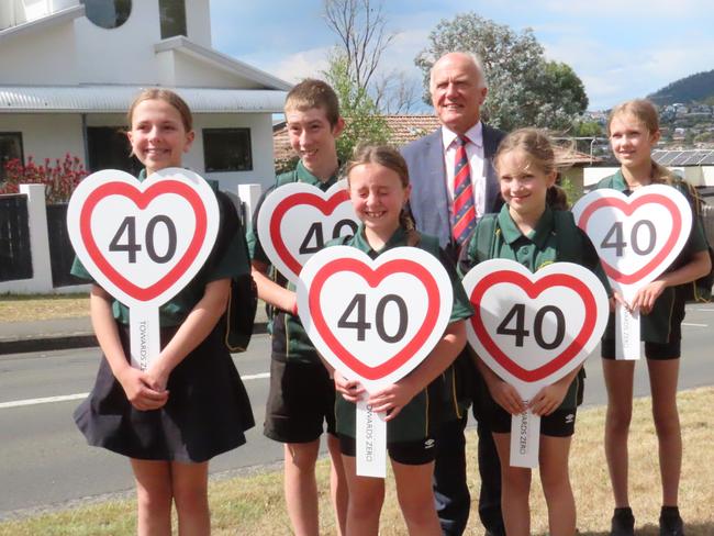 Minister for Transport Eric Abetz and students of Blackmans Bay Primary School on Thursday, January 30, 2025.