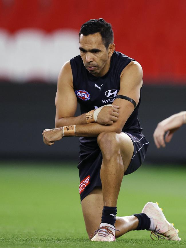 Eddie Betts of the Blues takes to one knee in support of Black Lives Matter. Picture: Michael Klein