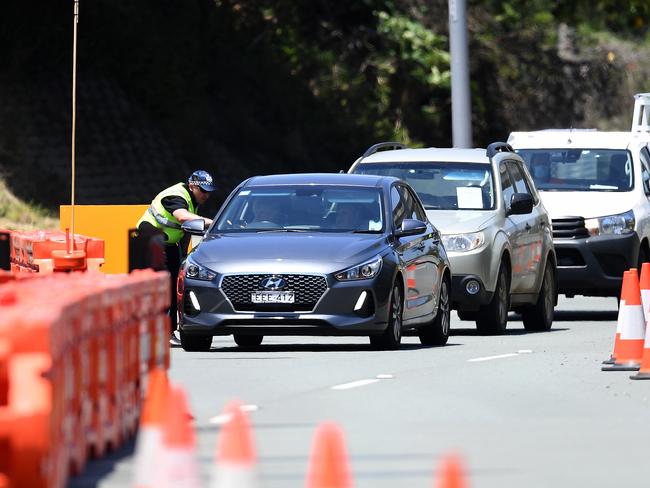 GOLD COAST, AUSTRALIA - NewsWire Photos - OCTOBER 28, 2021. Police perform border checks at the Queensland - New South Wales border at Coolangatta on the Gold Coast. Picture: NCA NewsWire / Dan Peled