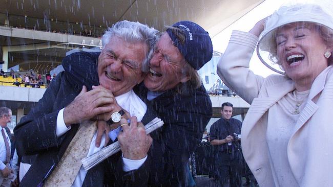 John Singleton (C) hugs former PM Bob Hawke, watched by wife Blanche d‘Alpuget, after their racehorse Belle Du Jour won the 2000 Golden Slipper. After the victory Singo shouted the bar at Rosehill.