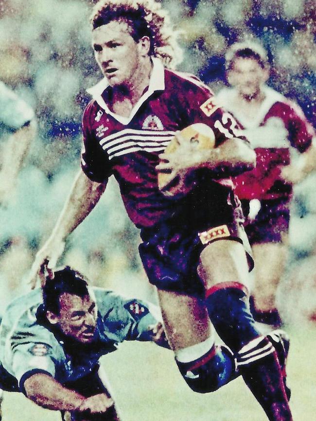 Mike McLean evades a Laurie Daley tackle in the 1991 State of Origin.