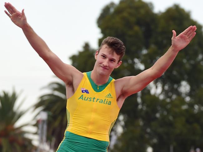 Kurtis Marschall salutes the crowd at the end of the pole vault nnn