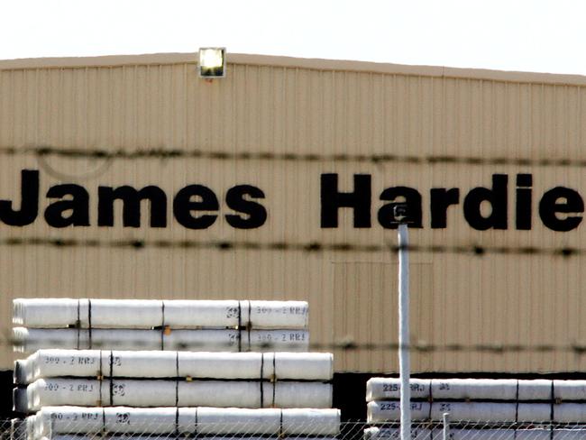 FILE PHOTO: A James Hardie factory is seen behind a fence in western Sydney September 24, 2004.  REUTERS/Tim Wimborne/File Photo