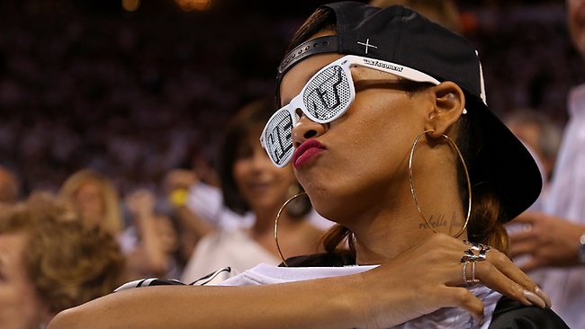 Rihanna parties at strip club after cancelling gigs due to illness |   — Australia's leading news site