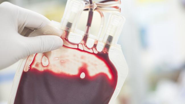 Scientists have found a link between cancer and the blood of the elderly.