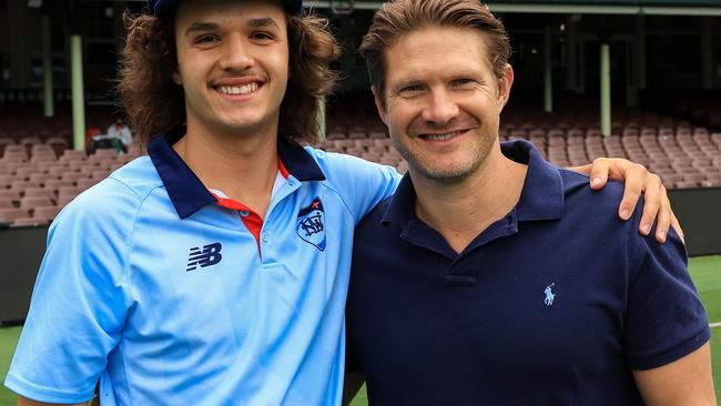 SYDNEY, AUSTRALIA - NOVEMBER 28: Sam Konstas of the Blues (L) poses for a photo with Shane Watson ahead of his debut during the Sheffield Shield match between New South Wales and Tasmania at SCG, on November 28, 2023, in Sydney, Australia. (Photo by Mark Evans/Getty Images)