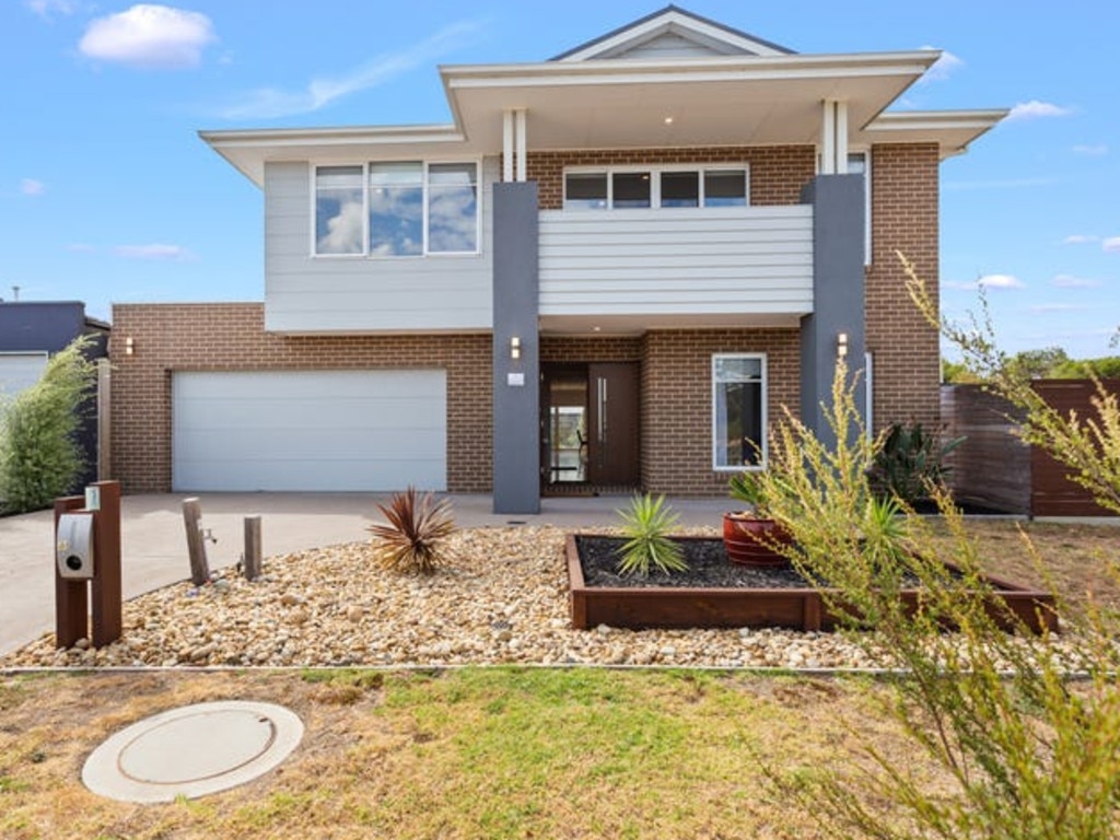 7 Eagle Ave, Cowes sold for $960k in 2022, and recently sold in 2024 for $1.2m.