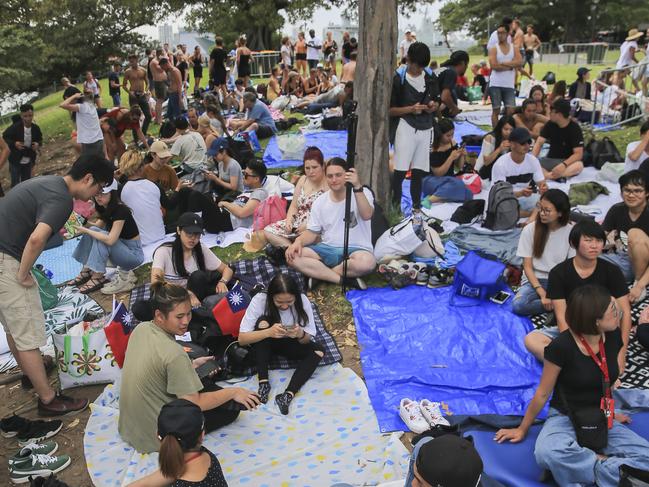 Crowds flock into Mrs Macquarie's Chair to claim positions for tonight's New Years Eve celebrations in Sydney. Picture: Dylan Robinson