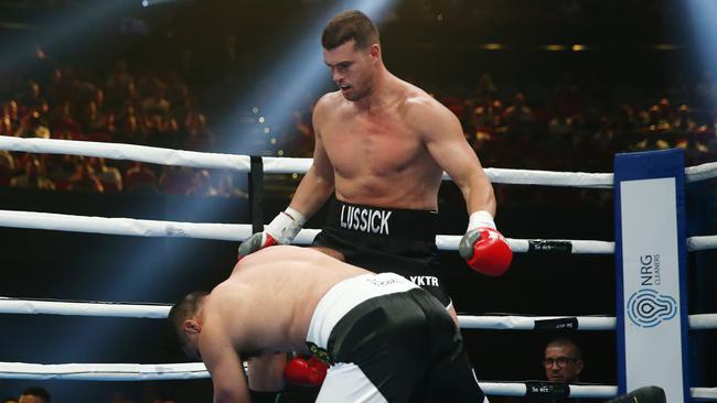 Darcy Lussick takes down Justin Hodges in 39 seconds in his only professional bout.