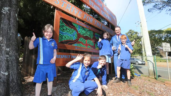 Principal Jason Smith with students (Last names withheld) Mae, Kyan, Zac, Aaliyah and Emily. Picture Mike Batterham