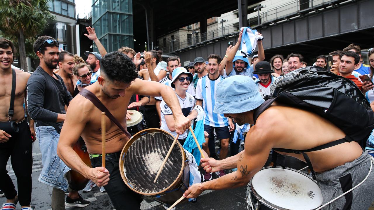 Argentinian fans gather at the Sydney Opera House after winning the World Cup. Photo: NCA NewsWire/Gaye Gerard