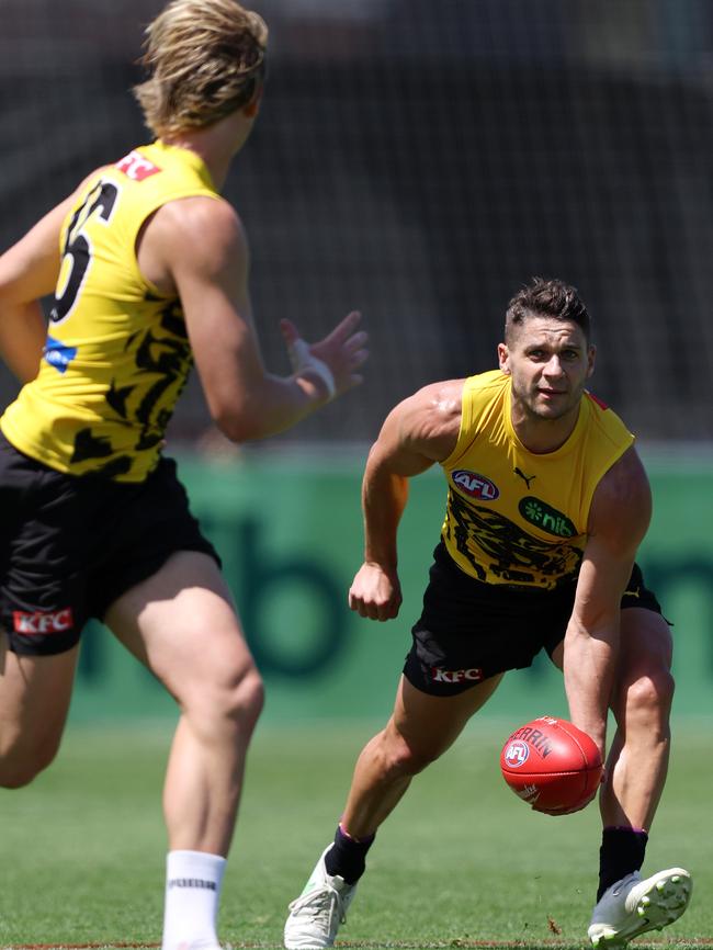 Smillie prepares to receive a handball from Dion Prestia. Picture: Mark Stewart