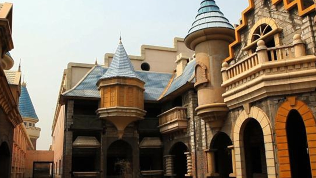 Ürkütücü görüntüler Çin’in hiç açılmamış Disneyland kopyasını gösteriyor