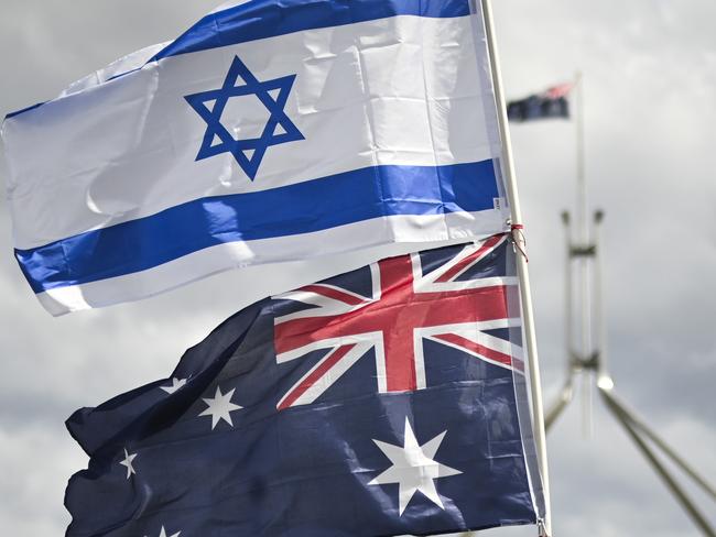 CANBERRA, Australia - NewsWire Photos - October 7, 2024: Thousands of attendees gather at Parliament House in Canberra taking an historic stand against antisemitism and to stand in support of Israel.  Picture: NewsWire / Martin Ollman