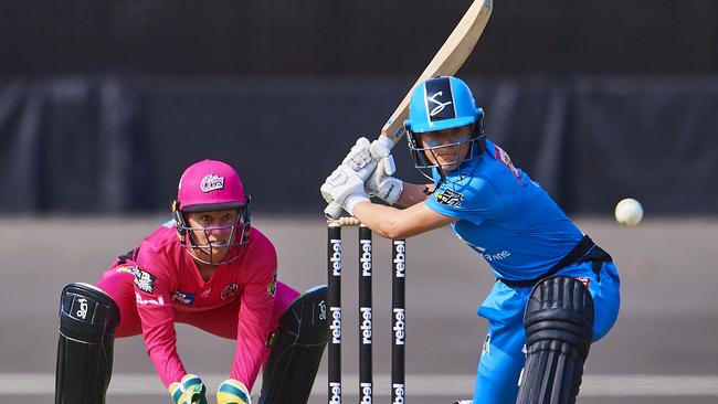 Katie Mack of the Strikers bats against the Sydney Sixers at Hurstville Oval.