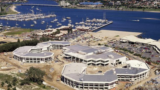 Sheraton Mirage being built on the Gold Coast Spit. March 31, 1987. Picture by Grahame Long.