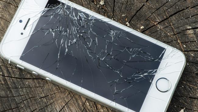 How to fix a cracked phone screen