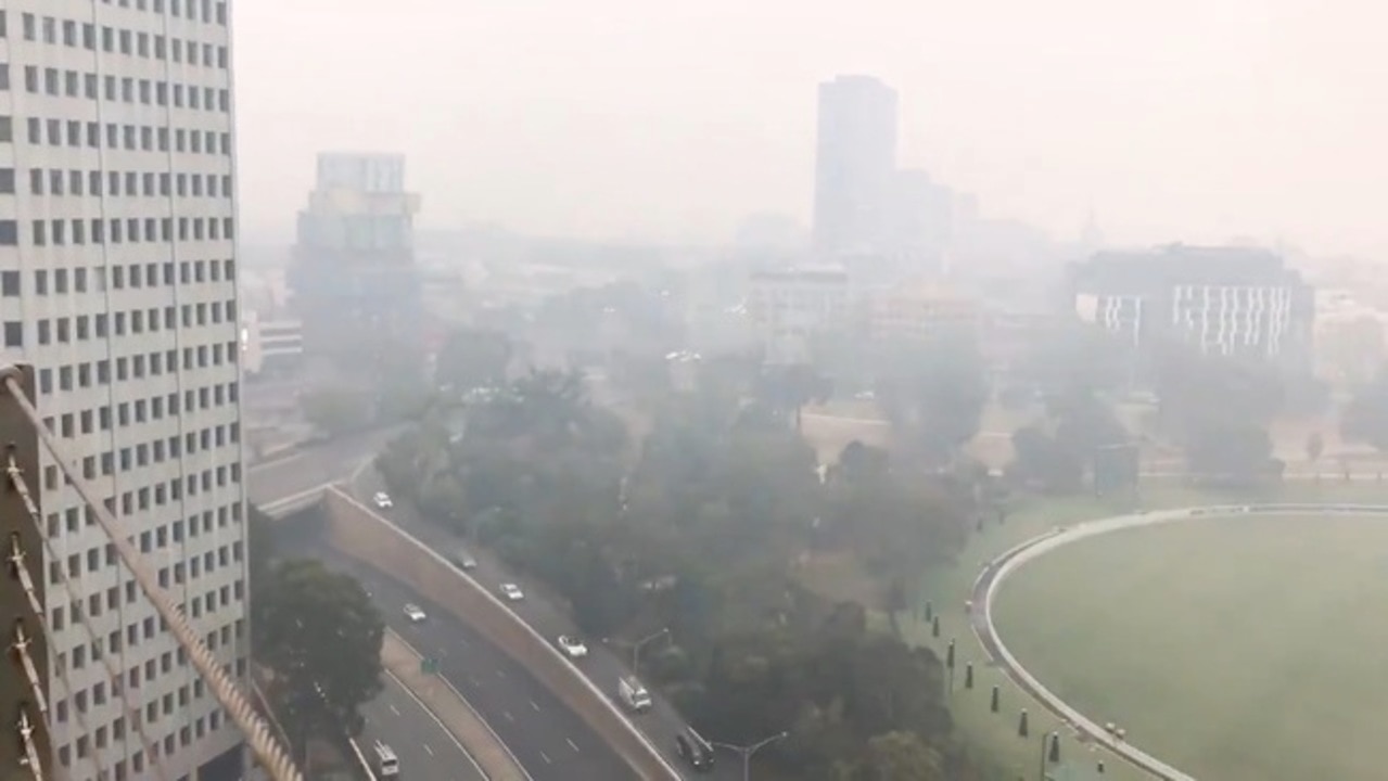 Hazardous Smoke Blankets Melbourne as Bushfires Rage in South-East Victoria