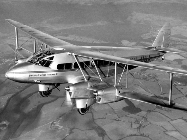 Qantas operated 10-passenger DH86 aircraft to and from Singapore where passengers connected with Imperial Airways flights to India, the Middle East and Europe.