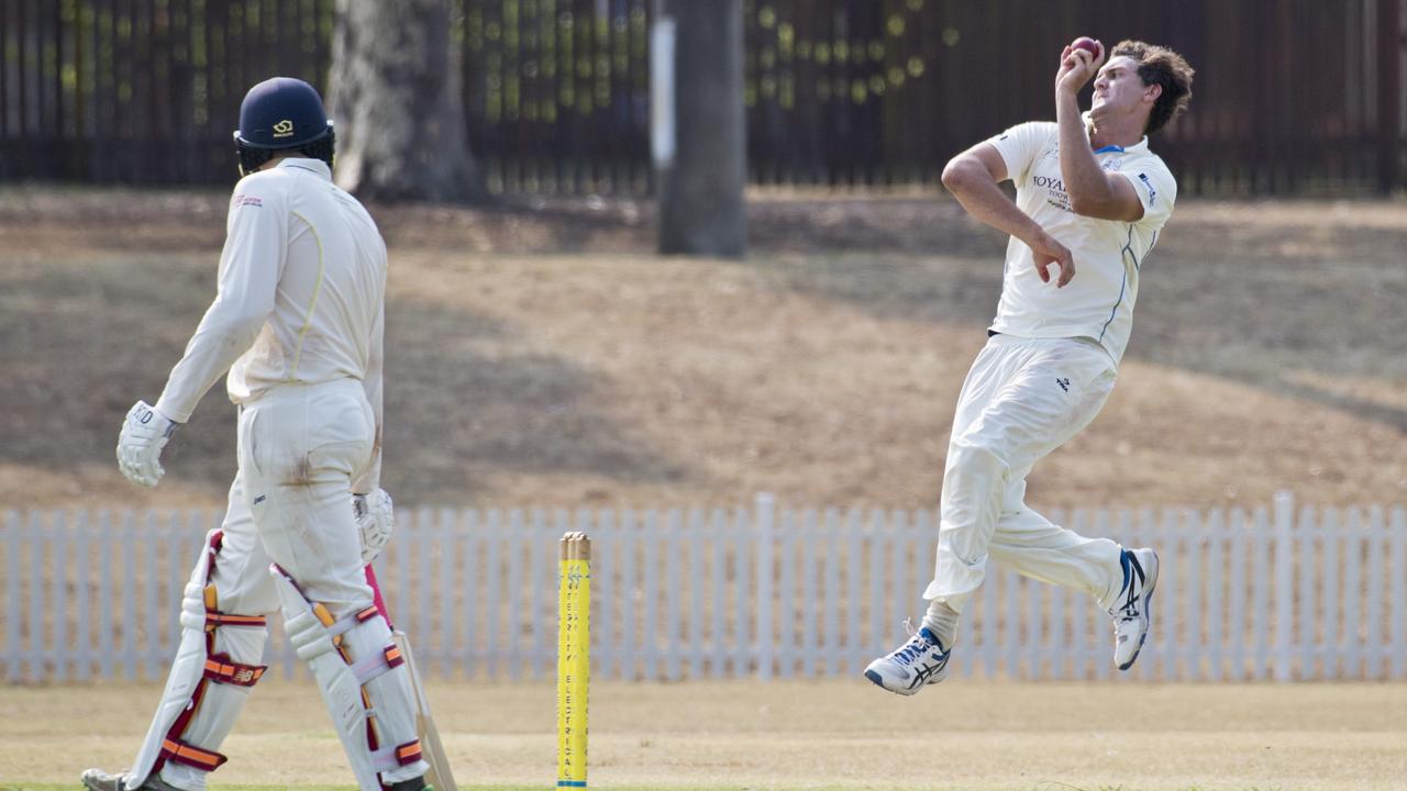 Andre Odendaal bowls for Highfields-Railways.