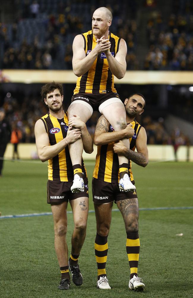 Jarryd Roughead of the Hawks is chaired off by Ben Stratton and Shaun Burgoyne after his final game in 2019.