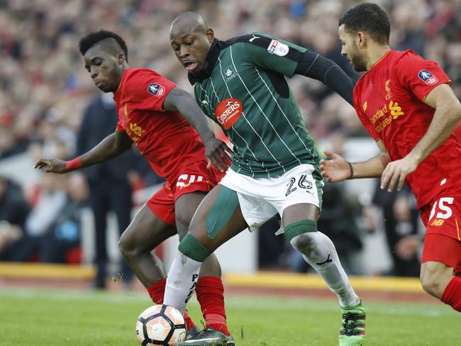 Liverpool's Sheyi Ojo, left, battles for the ball with Plymouth Argyle's Paul Arnold Garita.