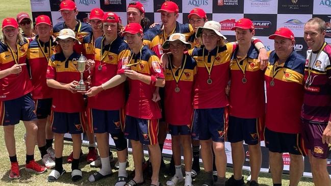 Sunshine Coast Scorchers with their mentor, Ben Laughlin celebrating their U16 Bulls Masters Youth Cup win in 2021.