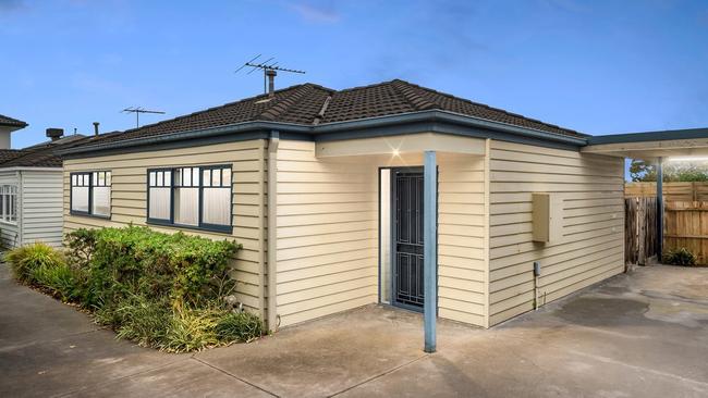 Frankston unit price could double in 10 years. 2/27 Leonard St is for sale with a $550,000-$575,000 price guide.