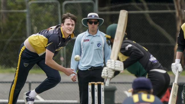 Balwyn bowler Harry Dixon. Picture: Valeriu Campan