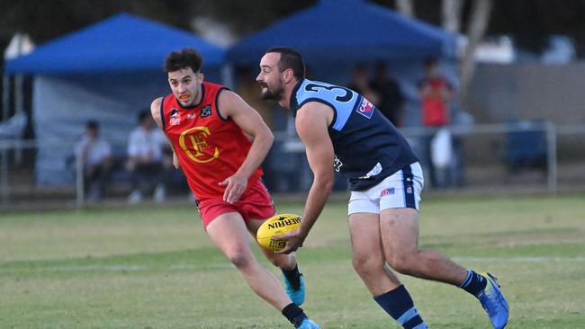 Edwardstown big man Scott Rosenzweig up against Flinders Park. The season didn’t quite go as planned for Towns but a slew of recruits is set to bolster the club’s finals chances in 2022. Picture: Keryn Stevens