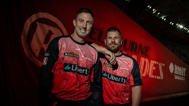 Shaun Marsh and Aaron Finch of the Melbourne Renegades. Photo by Darrian Traynor/Getty Images