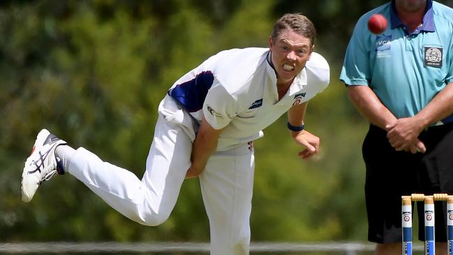 Michael Hannan bends his back for Banyule. Picture: Andy Brownbill