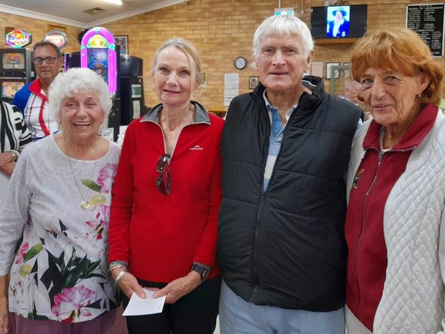 Rada McGregor with Sunday Winners ... ax, Allan Pearson and Lyn Gray