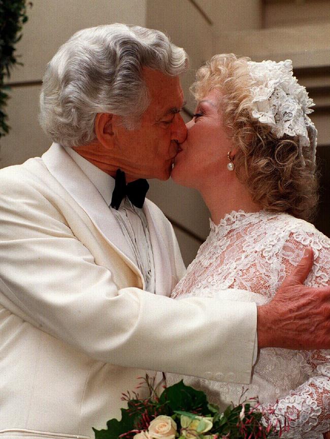 Bob Hawke with Blanche d'Alpuget share a kiss at their wedding.