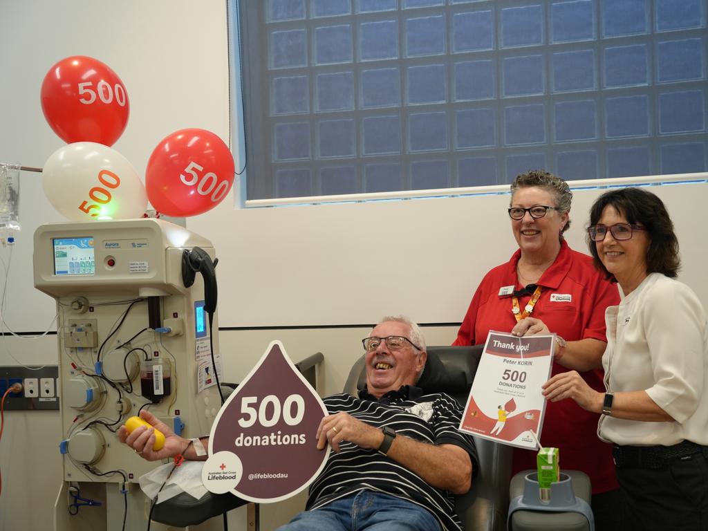 Peter Korin at his 500th blood donation with Lifeblood nurses Tracey Stephens and Donna Anderson.