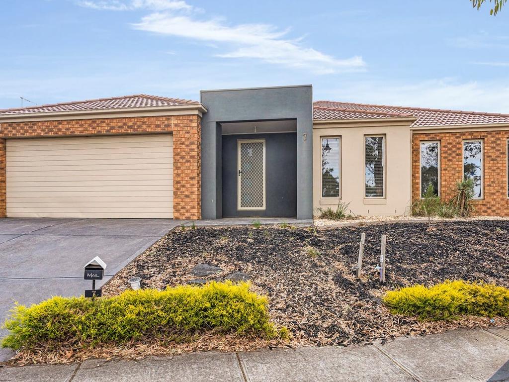 The listing included the description of another rental property located 50km away in Manor Lakes. Picture: Realestate.com.au