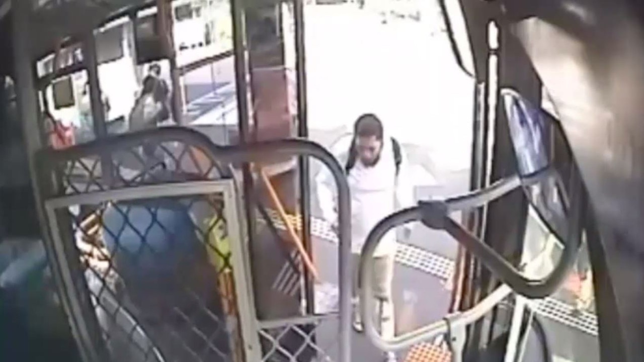 Sunshine bus sex attack Police hunt man after assault Herald Sun foto