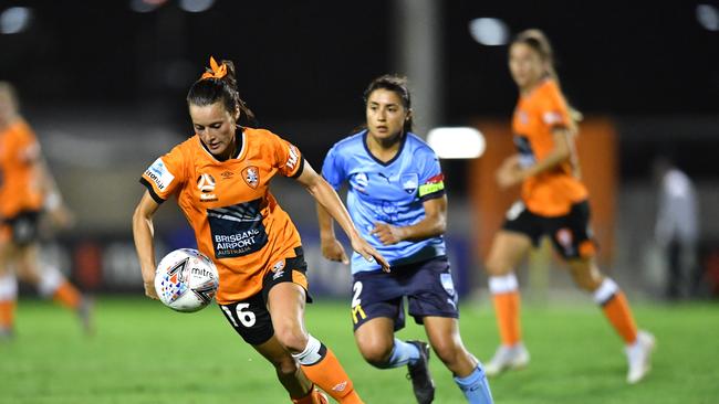 Hayley Raso (L) in action for the Roar. Picture: AAP