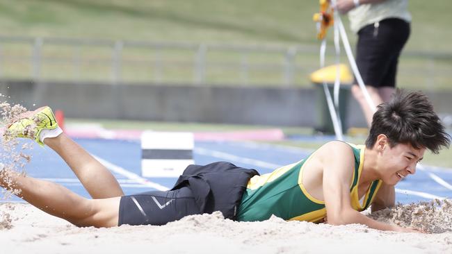 Zachary Redwood in the sand during his event.