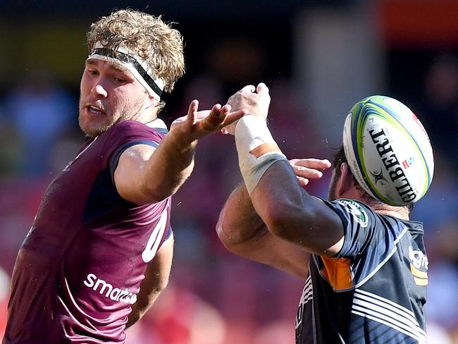 BRISBANE, AUSTRALIA - MARCH 24: Angus Scott-Young of the Reds and Sam Carter of the Brumbies compete at the lineout during the round six Super Rugby match between the Reds and the Brumbies at Suncorp Stadium on March 24, 2019 in Brisbane, Australia. (Photo by Bradley Kanaris/Getty Images)