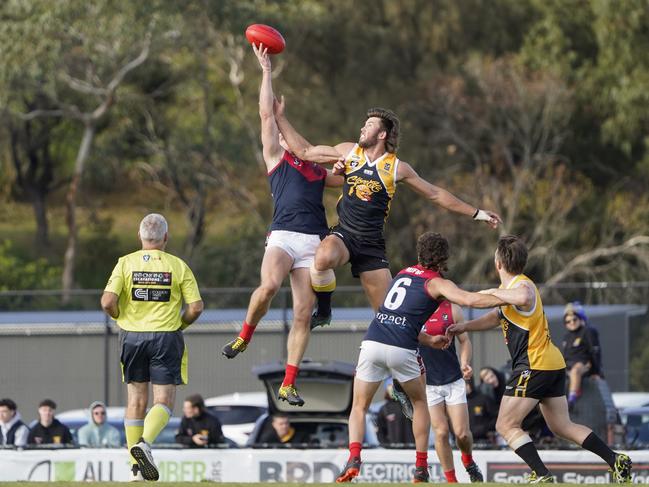 MPNFL: Mt Eliza’s big man wins the tap over Frankston YCW’s Zachary Barrett. Picture: Valeriu Campan