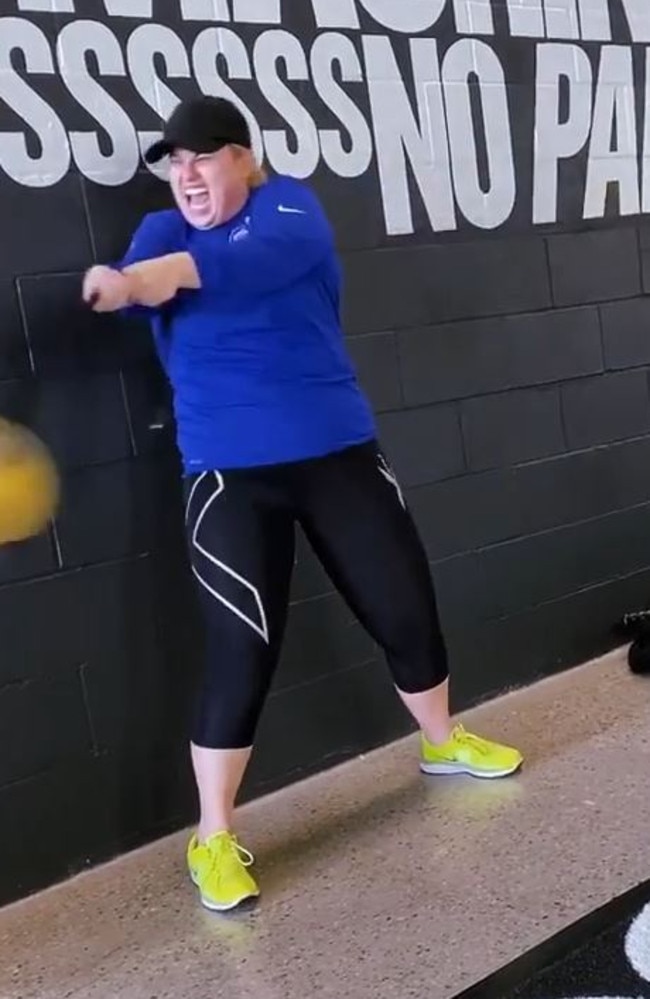 Rebel’s trainer shared a video to Instagram revealing how the star worked out using a medicine ball to tone her core. Picture: Instagram/jonocastonoacero