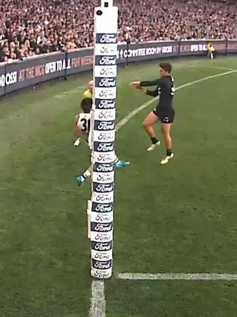 You couldn’t tell from this angle. Photo: Fox Footy.