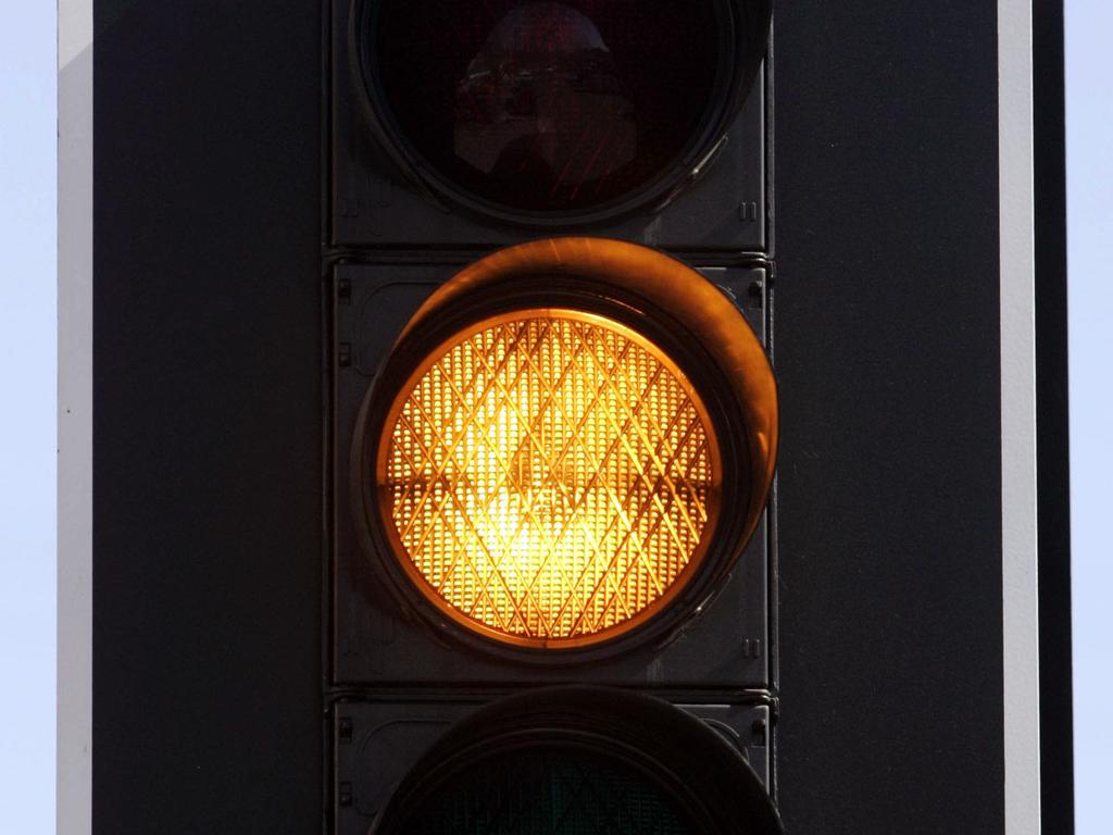 Traffic light outage creates hazard Townsville Bulletin