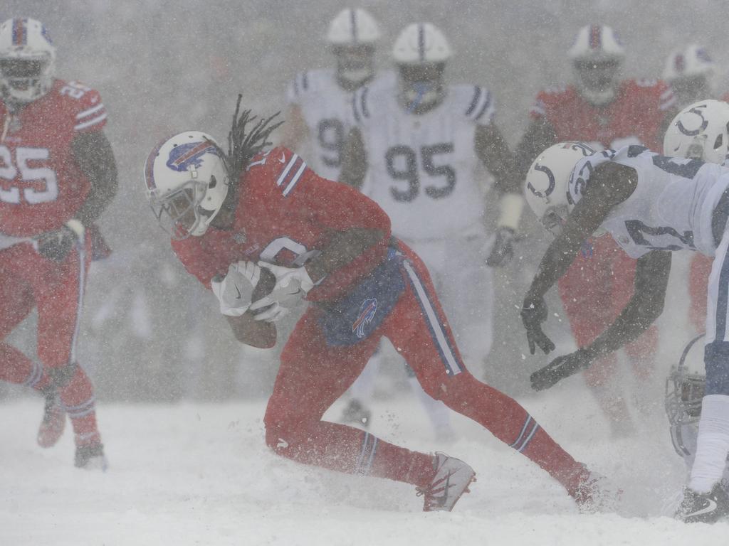 Buffalo Bills defensive tackle Tim Settle (99) applies pressure during an  NFL wild-card football game Sunday, Jan. 15, 2023, in Orchard Park, NY. (AP  Photo/Matt Durisko Stock Photo - Alamy